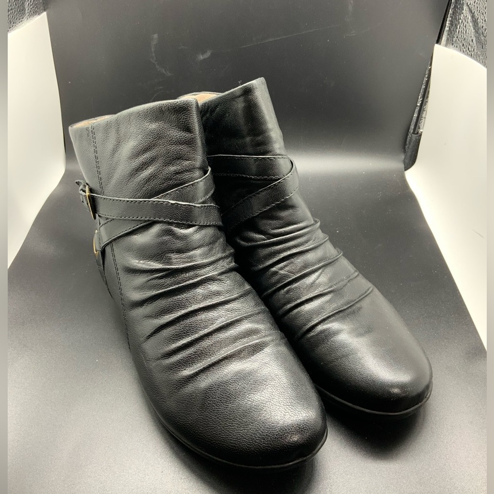 Naturalized black boots